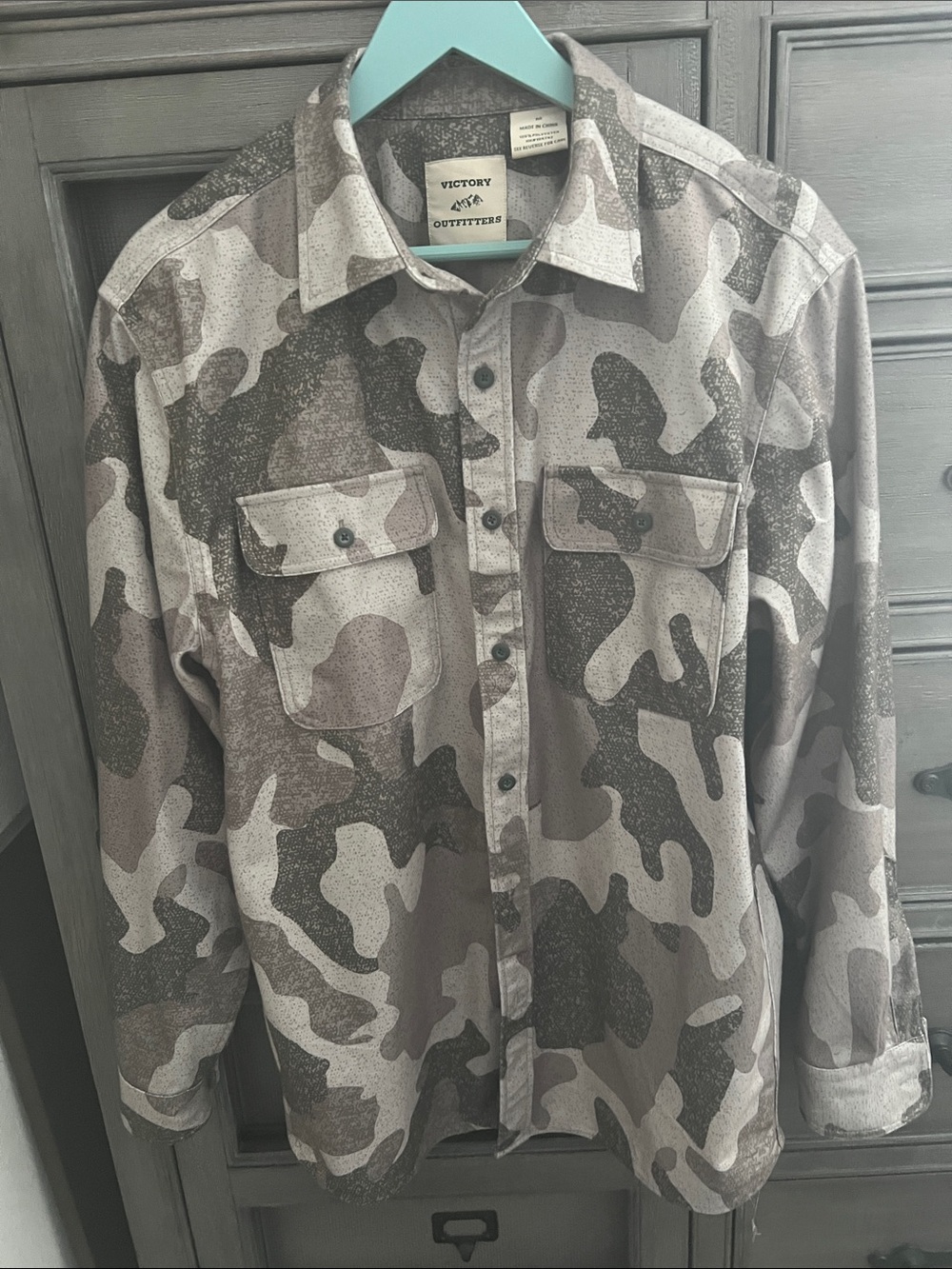 Great fall jacket or shirt! Victory Outfitters Green & Tan Camouflage Jacket